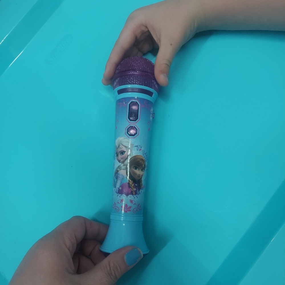 Disney Frozen Microphone karaoke singing Let it go song Elsa Anna Diva - Picture 1 of 6